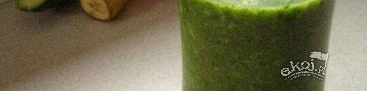 Zielony koktajl z awokado i szpinakiem