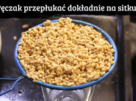 Pęczak należy przepłukać na sitku