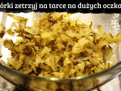 Ogórki zetrzeć na dużych oczkach