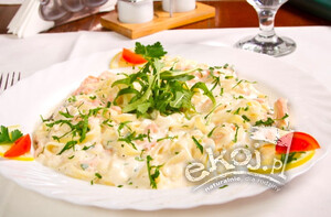 Łosoś w sosie z makaronem KETO 280g Manufaktura Rybna