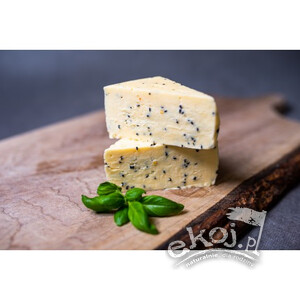 Ser krowi Młoda Krówka z czarnuszką ok. 200g Sery Łomnickie