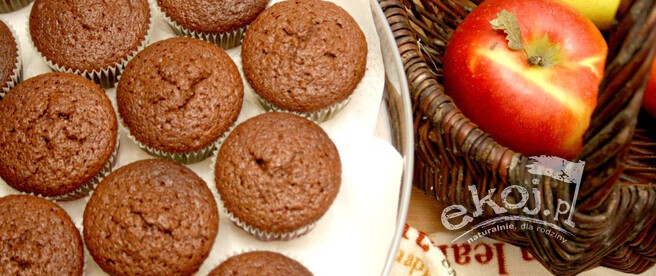 Czekoladowe muffiny z dżemem wiśniowym